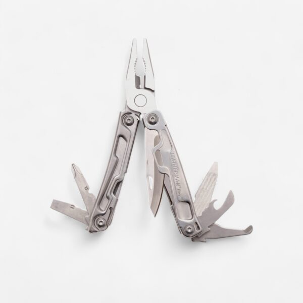 Multiszerszám 14 funkcióval Leatherman